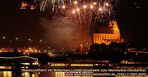 Rheinschifffahrt Mittelrhein-Lichter Feuerwerk bei Oberwesel am Rhein