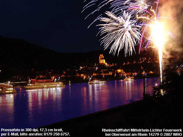 Rheinschifffahrt Mittelrhein-Lichter Feuerwerk bei Oberwesel am Rhein
